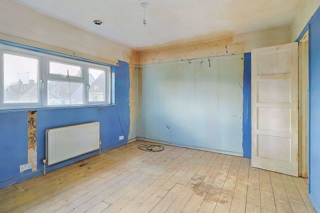 61 Hedge End Road, Andover, SP10 2DJ 7