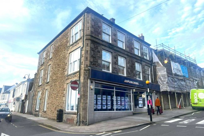 31-32 Fore Street, Redruth, Cornwall, TR15 2AE 3