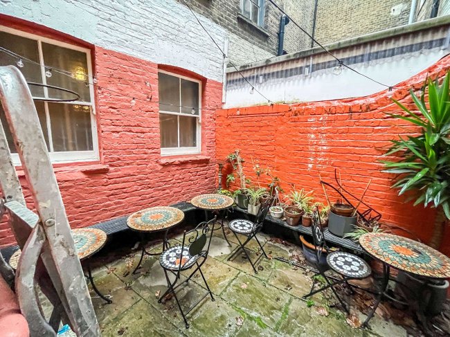 87 Leonard Street, London, EC2A 4QS 2