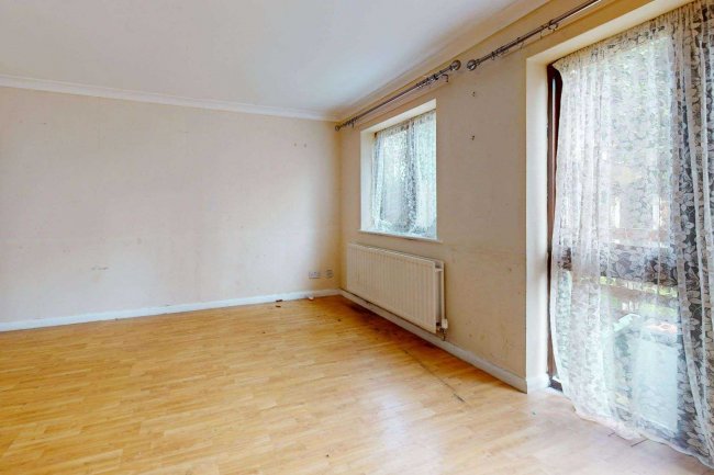 37 Magpie Close, Forest Gate, London, E7 9DE 1