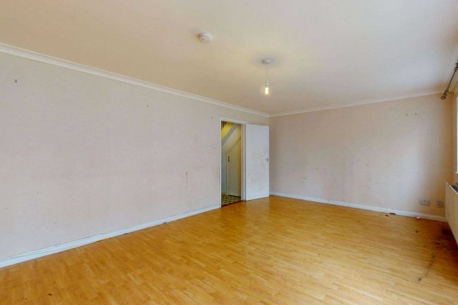 37 Magpie Close, Forest Gate, London, E7 9DE 1