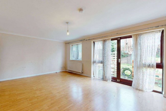 37 Magpie Close, Forest Gate, London, E7 9DE 1