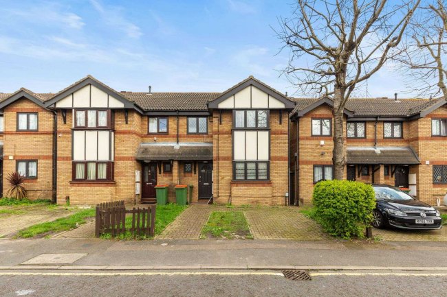 37 Magpie Close, Forest Gate, London, E7 9DE 1