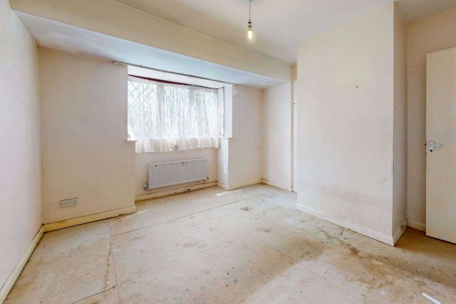 37 Magpie Close, Forest Gate, London, E7 9DE 1