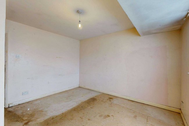 37 Magpie Close, Forest Gate, London, E7 9DE 1