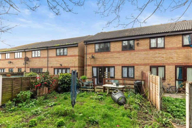 37 Magpie Close, Forest Gate, London, E7 9DE 1