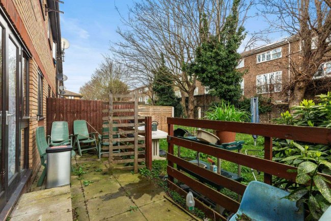 37 Magpie Close, Forest Gate, London, E7 9DE 1