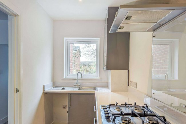 15a Copper Beach Close, Ilford, Essex, IG5 0RX 2