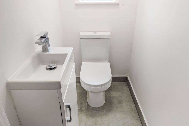 15a Copper Beach Close, Ilford, Essex, IG5 0RX 2