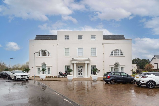 Hillingdon House, Wren Avenue, Uxbridge, Middlesex, UB10 0FD 2