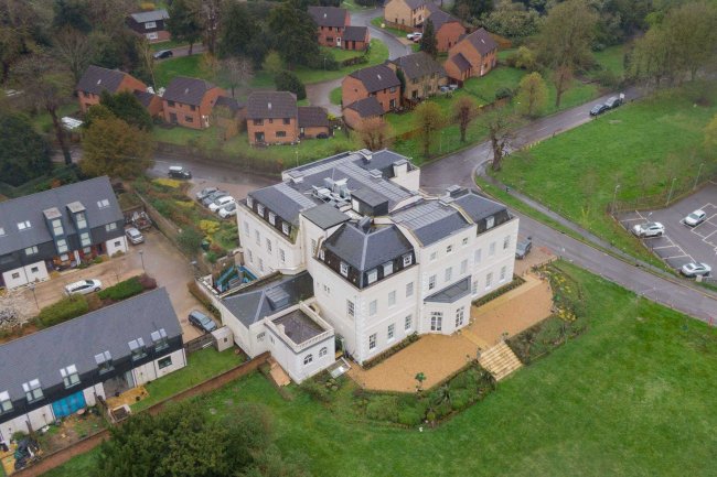 Hillingdon House, Wren Avenue, Uxbridge, Middlesex, UB10 0FD 2