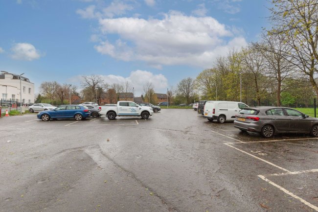 Hillingdon House, Wren Avenue, Uxbridge, Middlesex, UB10 0FD 2