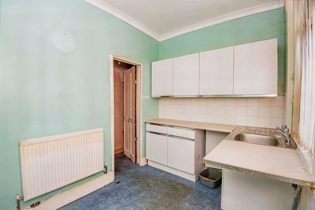 5 Station Road, Barnsley, South Yorkshire S70 6DE 2