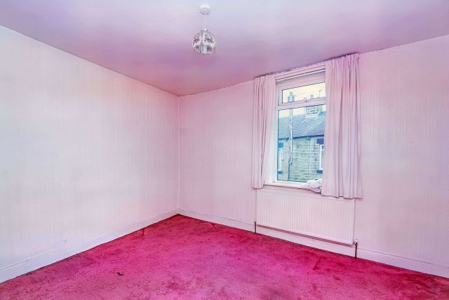 5 Station Road, Barnsley, South Yorkshire S70 6DE 2