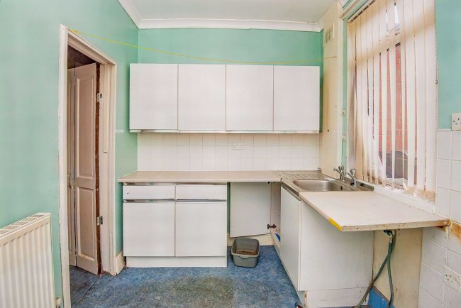 5 Station Road, Barnsley, South Yorkshire S70 6DE 2