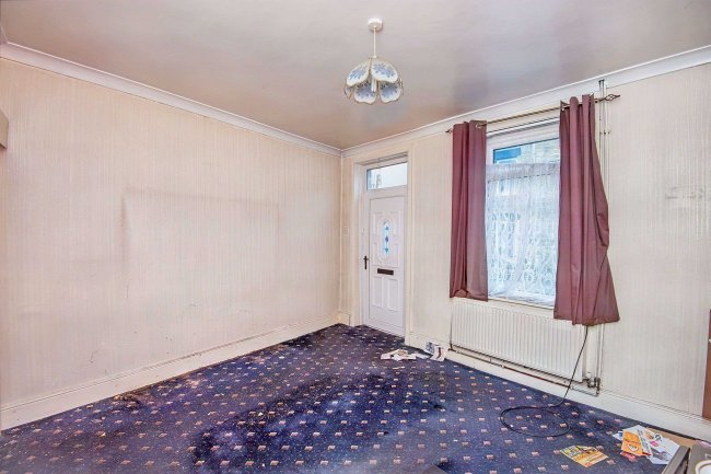 5 Station Road, Barnsley, South Yorkshire S70 6DE 2