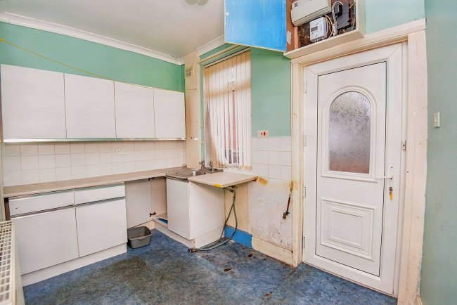 5 Station Road, Barnsley, South Yorkshire S70 6DE 2