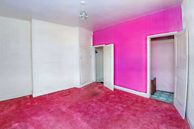 5 Station Road, Barnsley, South Yorkshire S70 6DE 2