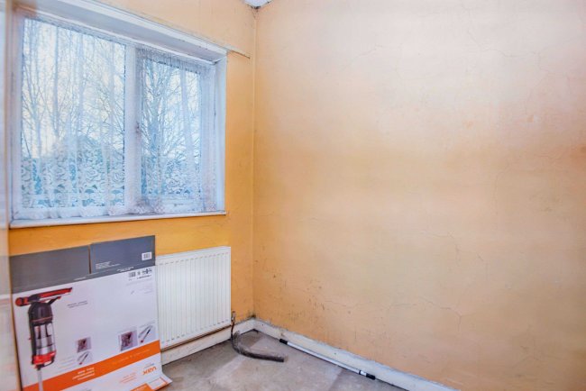 5 Station Road, Barnsley, South Yorkshire S70 6DE 2