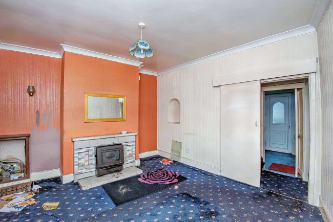 5 Station Road, Barnsley, South Yorkshire S70 6DE 2