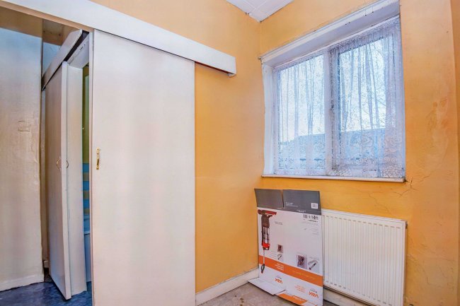 5 Station Road, Barnsley, South Yorkshire S70 6DE 2