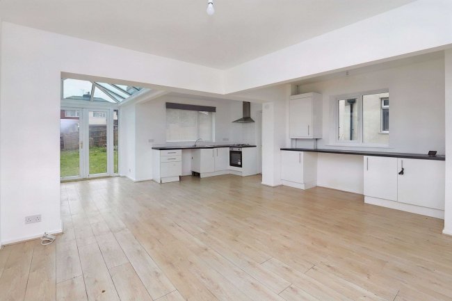 59 Sandbrook Road, Southport PR8 3JF 5