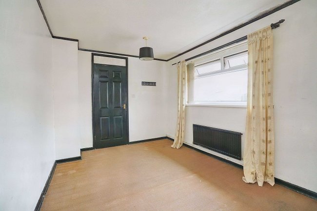 6 Northall Avenue, Nottingham NG6 8FJ 1