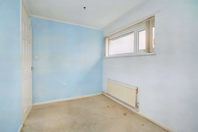 6 Northall Avenue, Nottingham NG6 8FJ 1