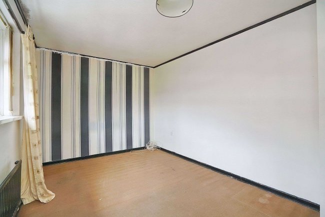 6 Northall Avenue, Nottingham NG6 8FJ 1