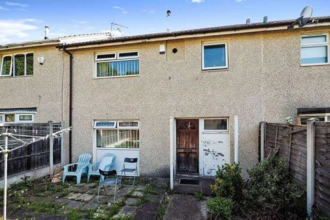 6 Northall Avenue, Nottingham NG6 8FJ 1