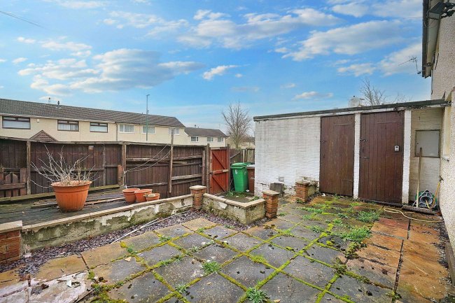 6 Northall Avenue, Nottingham NG6 8FJ 1