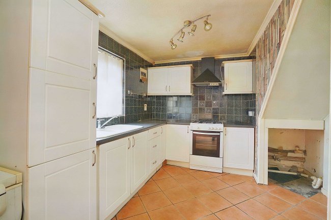 6 Northall Avenue, Nottingham NG6 8FJ 1