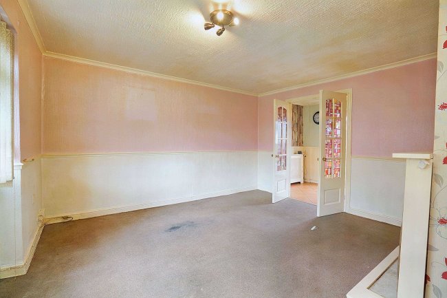 6 Northall Avenue, Nottingham NG6 8FJ 1