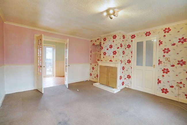 6 Northall Avenue, Nottingham NG6 8FJ 1