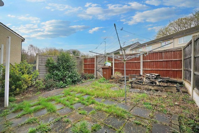 6 Northall Avenue, Nottingham NG6 8FJ 1