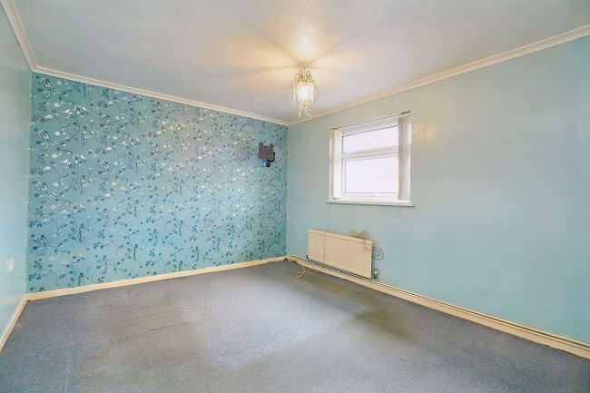 6 Northall Avenue, Nottingham NG6 8FJ 1