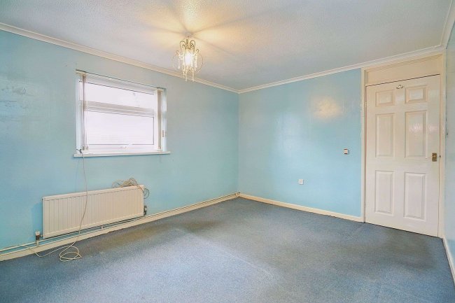 6 Northall Avenue, Nottingham NG6 8FJ 1