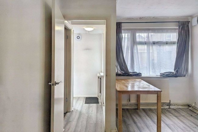 378 Bensham Lane, Thornton Heath, Croydon, CR7 7EQ 4