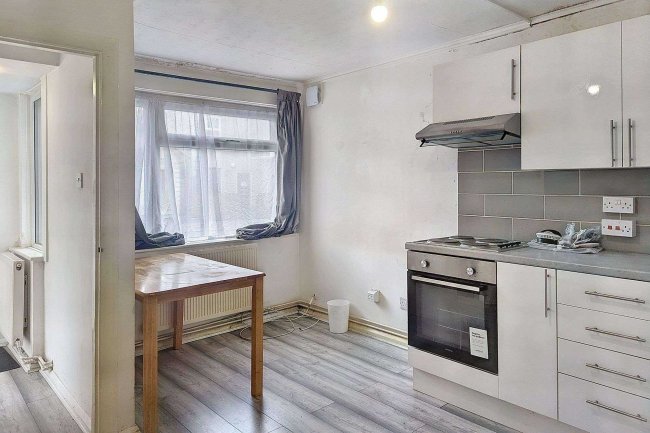 378 Bensham Lane, Thornton Heath, Croydon, CR7 7EQ 4