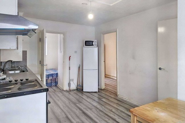 378 Bensham Lane, Thornton Heath, Croydon, CR7 7EQ 4