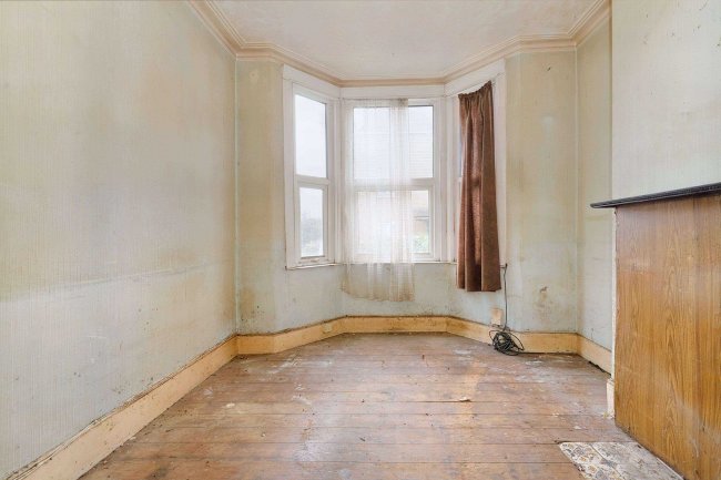 35 Crescent Road, Leyton, London, E10 5JJ 6