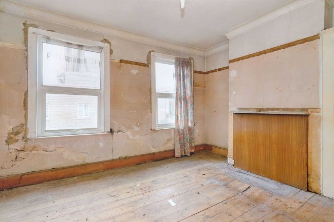 35 Crescent Road, Leyton, London, E10 5JJ 6