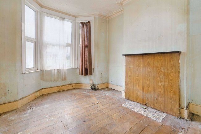 35 Crescent Road, Leyton, London, E10 5JJ 6