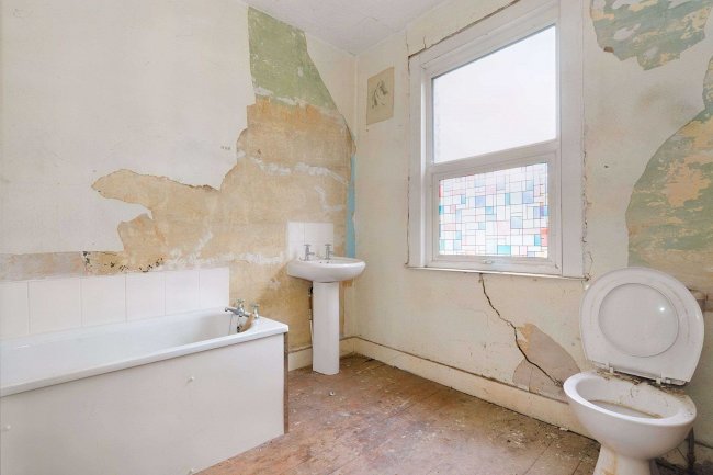 35 Crescent Road, Leyton, London, E10 5JJ 6