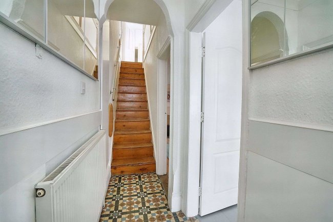 304 Hucknall Road, Nottingham, Nottinghamshire, NG5 1FG 8