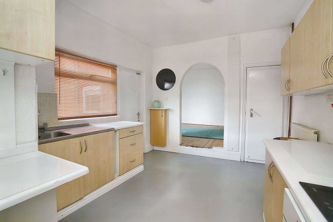 304 Hucknall Road, Nottingham, Nottinghamshire, NG5 1FG 8