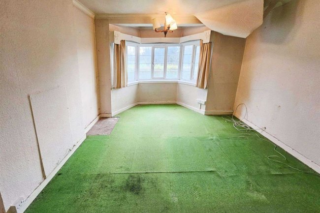 24 Whittington Court, Alymer Road,  East Finchley, London N2 0BT 8