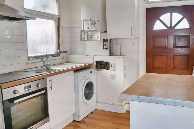 32 Lucerne Road, Thornton Heath, CR7 7BA 2