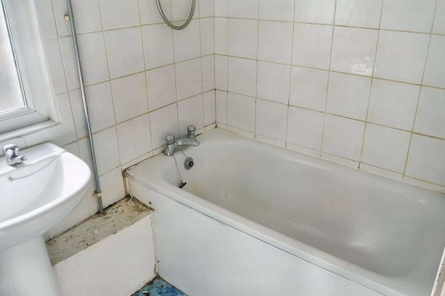 32 Lucerne Road, Thornton Heath, CR7 7BA 2