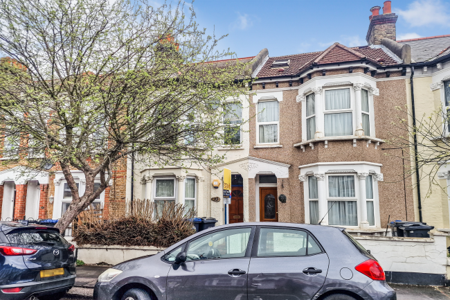 32 Lucerne Road, Thornton Heath, CR7 7BA 2